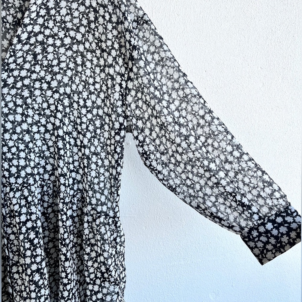 ✨ SALE ✨ H&M | Flowy Floral Shirtdress - Picture 4 of 16